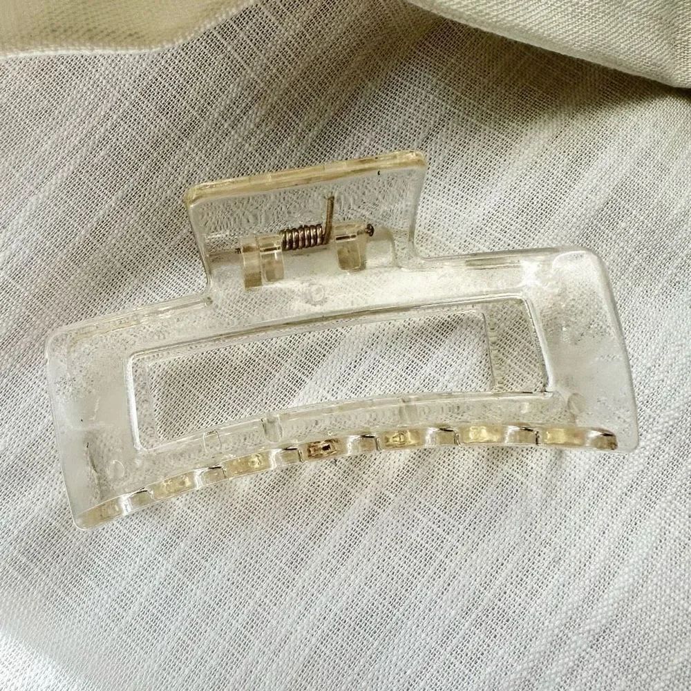 Clear / see through hair claw